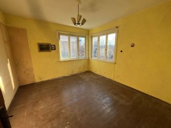 Къща с двор и гараж – район парк Розариум