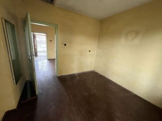 НОВА ЦЕНА!!! Продава се едноетажна къща с приземен етаж и двор – гр. Казанлък