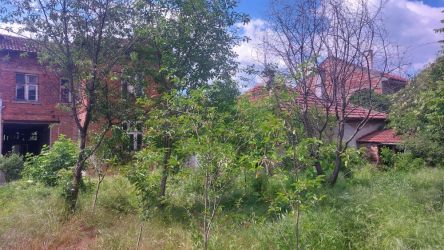 Продава двуетажна къща в гр.Казанлък