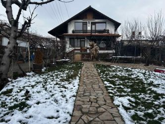 Продава къща обзаведена къща в гр. Крън