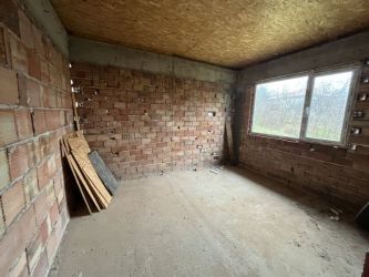 Къща на два етажа с двор – ж.к. Изток, Казанлък