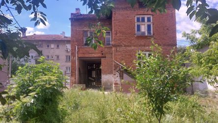 Продава двуетажна къща в гр.Казанлък