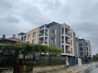 Продава прекрасен апартамент, ново строителство, в района на Културния дом