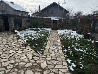 Продава къща обзаведена къща в гр. Крън