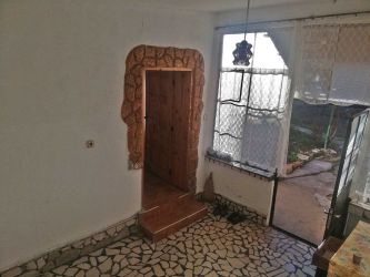 Къща с двор 628 кв.м в с. Габарево