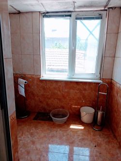 Продава прекрасна къща в района на магазин Си Би Ес