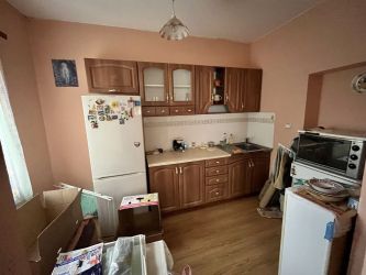 Продава къща в кв. Васил Левски, Казанлък