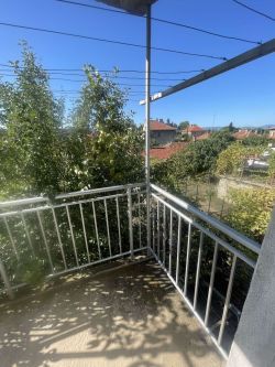 Продава се къща