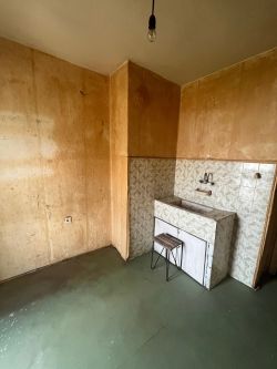 Продава се гарсониера – кв. „Васил Левски“, гр. Казанлък