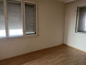 Продава 3-стаен апартамент в района на Изложбената зала,  Казанлък