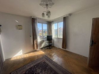 Продава се къща