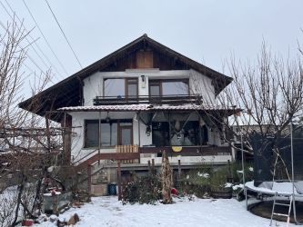 Продава къща обзаведена къща в гр. Крън