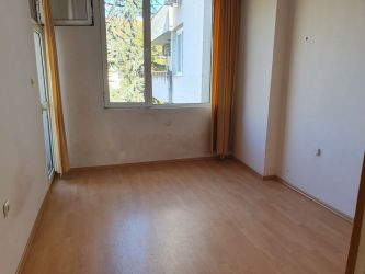 Продава Тристаен апартамент Масивно строителство в гр.Казанлък