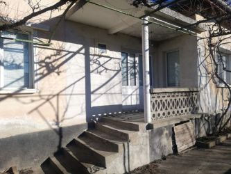 Къща с двор 628 кв.м в с. Габарево