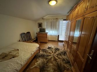 Отдава се под наем двуетажна къща в село Средногорово