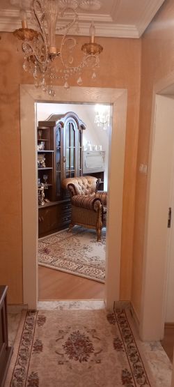 ТРИСТАЕН АПАРТАМЕНТ ИДЕАЛЕН ЦЕНТЪР.