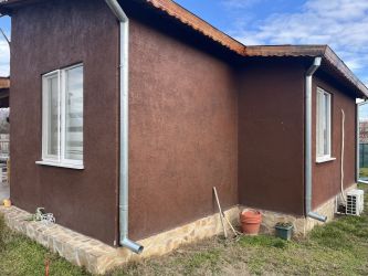 Продава се нова къща в близко до Казанлък село - отлично семейно предложение