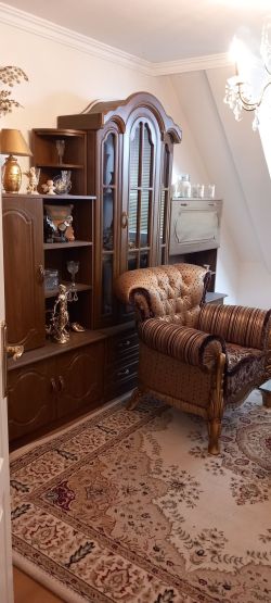 ТРИСТАЕН АПАРТАМЕНТ ИДЕАЛЕН ЦЕНТЪР.