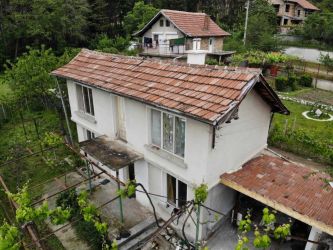 Продава къща в село Долно Изворово !
