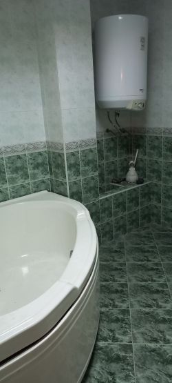 ТРИСТАЕН АПАРТАМЕНТ ИДЕАЛЕН ЦЕНТЪР.