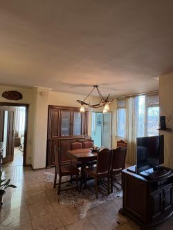 Апартамент под наем в района под Полицията, Казанлък