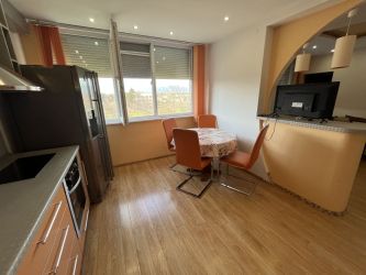 Отдава под наем тристаен апартамент в кв. Васил Левски