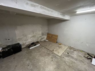 Продава обзаведена къща с голям двор в близко до Казанлък село