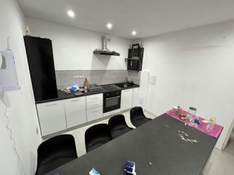 Продава обзаведена къща с голям двор в близко до Казанлък село