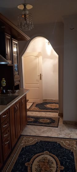 ТРИСТАЕН АПАРТАМЕНТ ИДЕАЛЕН ЦЕНТЪР.