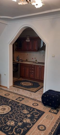 ТРИСТАЕН АПАРТАМЕНТ ИДЕАЛЕН ЦЕНТЪР.