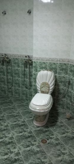 ТРИСТАЕН АПАРТАМЕНТ ИДЕАЛЕН ЦЕНТЪР.