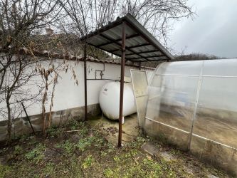 Отдава се под наем двуетажна къща в село Средногорово