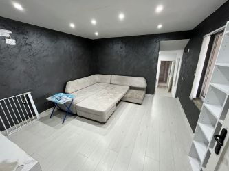 Продава обзаведена къща с голям двор в близко до Казанлък село