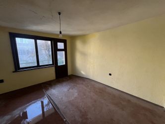 НОВА ЦЕНА!!!   Продава къща с двор до Културния дом, Казанлък