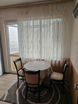 Отдавам под наем апартамент.