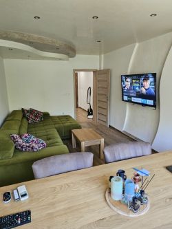 Агенция за недвижими имоти "ОЛИМПИЯ" продава :