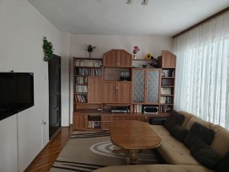 Отдавам под наем апартамент.