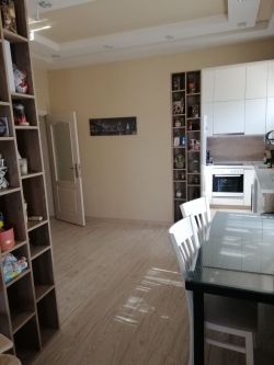 Луксозен тристаен апартамент ново строителство – 100 кв.м., широк център, Казанлък