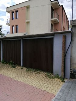 Отдава се под наем двустаен апартамент в нова сграда – напълно обзаведен с паркомясто