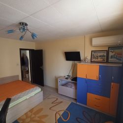 Агенция Селект предлага просторен монолитен апартамент в Ш.Център