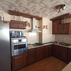 Агенция Селект предлага просторен монолитен апартамент в Ш.Център