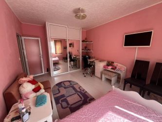 Продава се двустаен апартамент до у-ще СУ Екзарх Антим I, гр. Казанлък