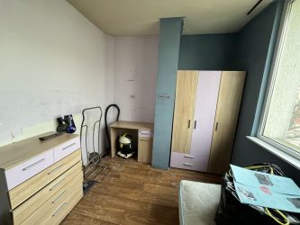 Продава се разширен двустаен апартамент, преустроен в тристаен – кв. Васил Левски