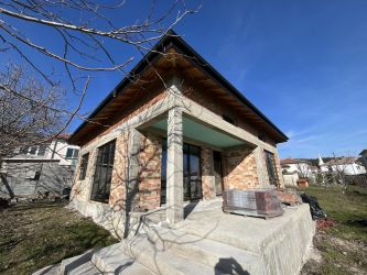 Нова къща с двор за продажба в с. Долно Изворово