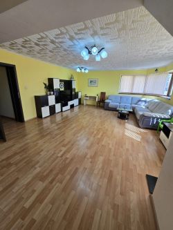 Агенция за недвижими имоти ”ОЛИМПИЯ” продава :