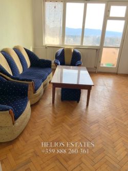 Тристаен апартамент в широк център