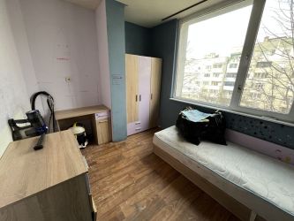 Продава се разширен двустаен апартамент, преустроен в тристаен – кв. Васил Левски