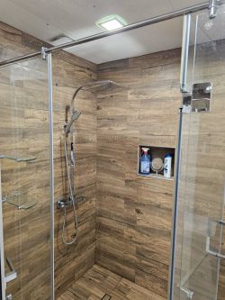 Агенция за недвижими имоти "ОЛИМПИЯ" продава :