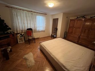 Двуетажна къща с двор и механа за продажба в с. Средногорово