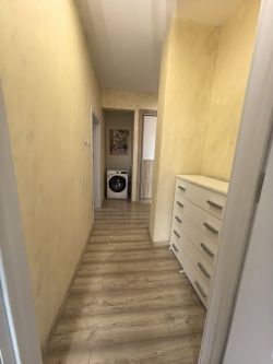 ЧЕТИРИСТАЕН ОБЗАВЕДЕН С ТЕХНИКА И МЕБЕЛИ АПАРТАМЕНТ  ГРАЖ В РАЙОНА ПАЗАРА